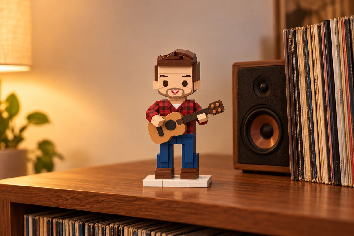 Hobby-Bausteinfigur zu Hause präsentiert (KI-Illustration, Dekoration nicht im Lieferumfang)